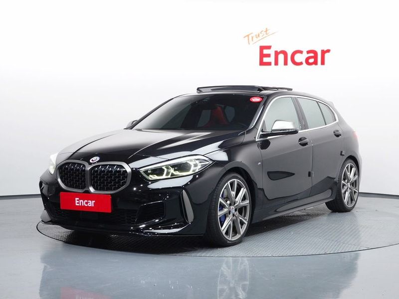 2022 BMW 1 Series M135i xDrive photo 1