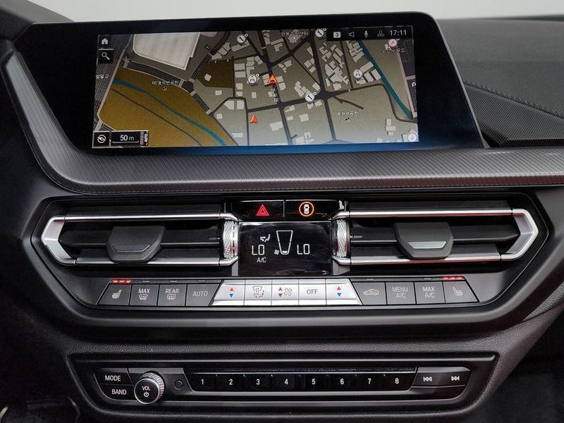 2022 BMW 1 Series M135i xDrive photo 13