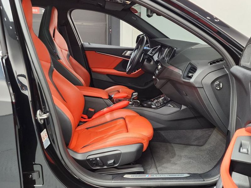 2022 BMW 1 Series M135i xDrive photo 26