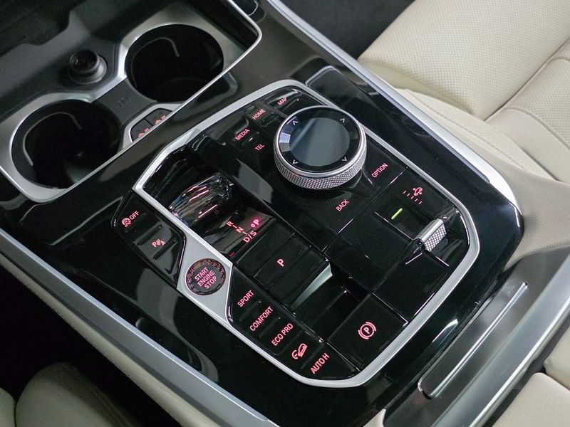 2026 BMW X5 xDrive 40i M Sport photo 9
