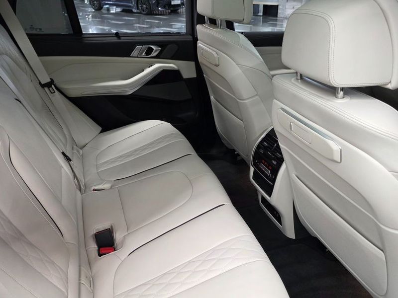 2026 BMW X5 xDrive 40i M Sport photo 10