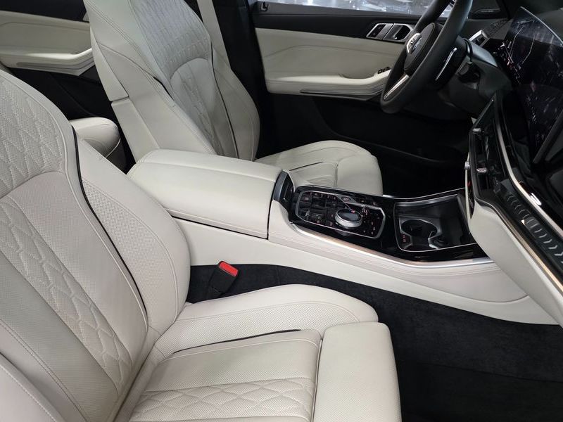 2026 BMW X5 xDrive 40i M Sport photo 16