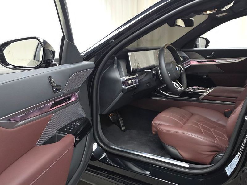2025 BMW 7 Series 740i xDrive M Sport Limited photo 10