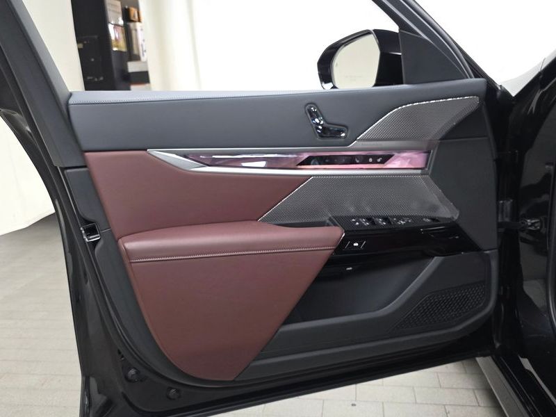 2025 BMW 7 Series 740i xDrive M Sport Limited photo 24