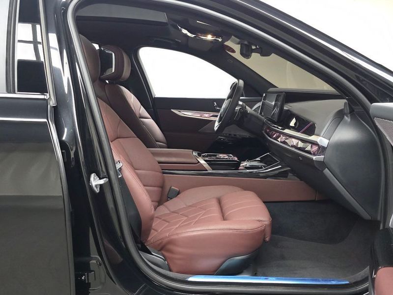 2025 BMW 7 Series 740i xDrive M Sport Limited photo 26
