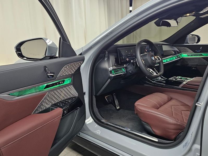 2025 BMW 7 Series 740i xDrive M Sport Limited photo 10