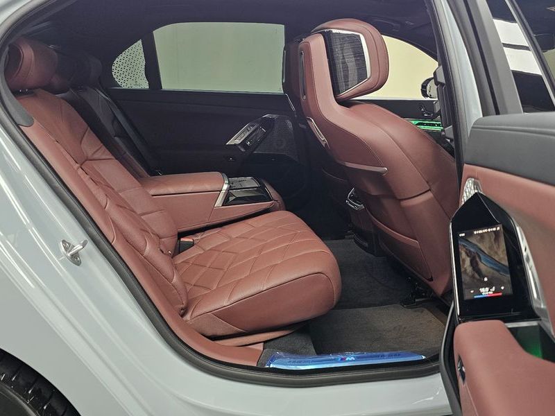 2025 BMW 7 Series 740i xDrive M Sport Limited photo 11