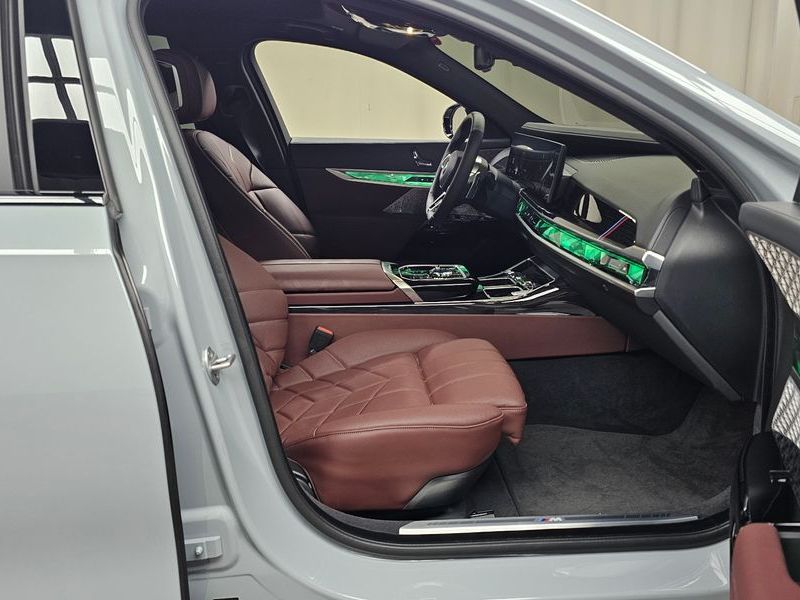 2025 BMW 7 Series 740i xDrive M Sport Limited photo 26