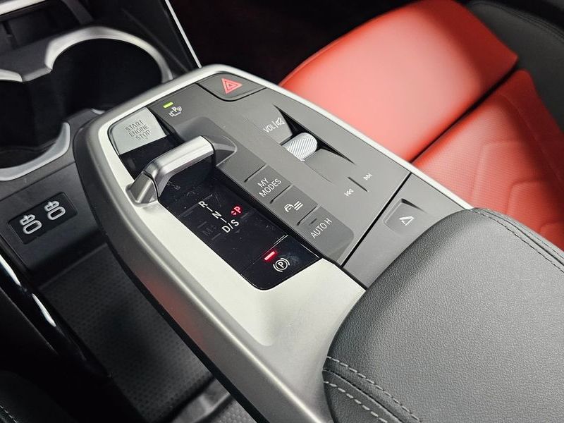 2025 BMW X2 xDrive 20i M Sport photo 9