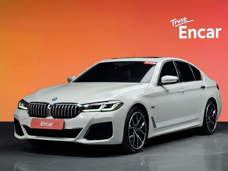 2022 BMW 5 Series 530e M Sport photo 1