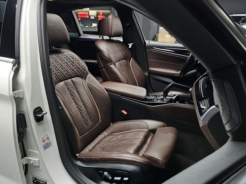 2022 BMW 5 Series 530e M Sport photo 10