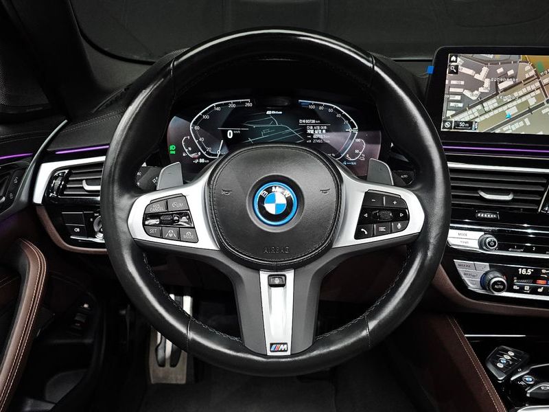 2022 BMW 5 Series 530e M Sport photo 13