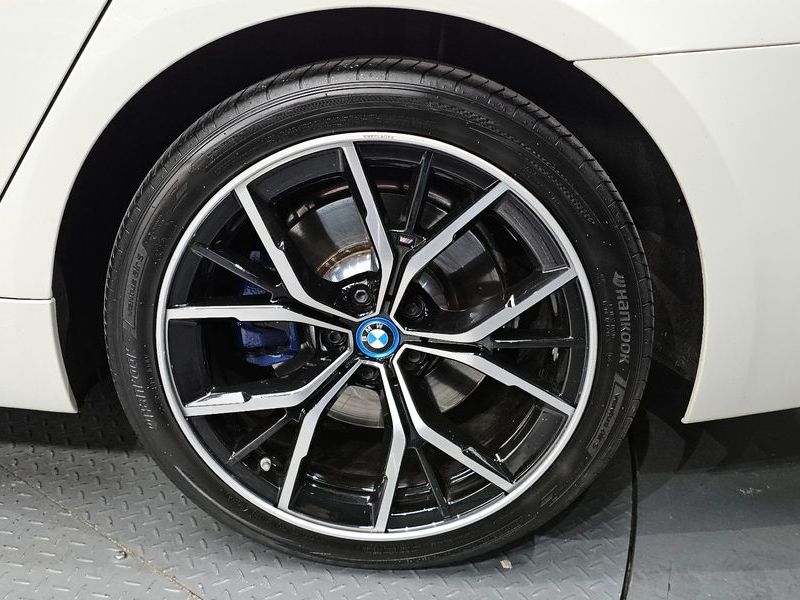 2022 BMW 5 Series 530e M Sport photo 21