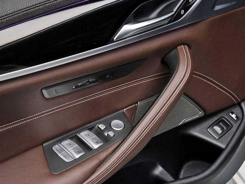 2022 BMW 5 Series 530e M Sport photo 24