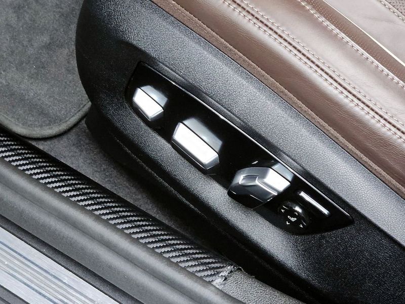 2022 BMW 5 Series 530e M Sport photo 29