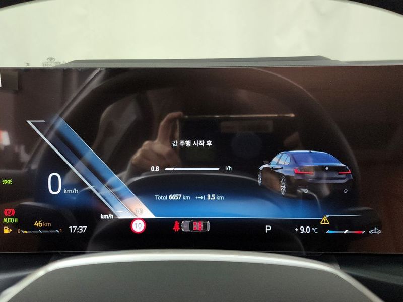 2025 BMW 3 Series 320i photo 8