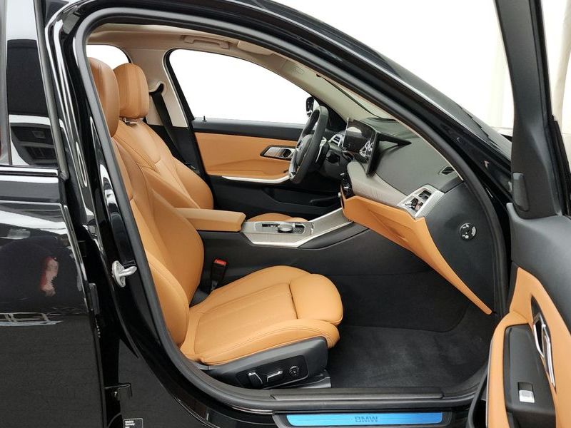2025 BMW 3 Series 320i photo 11