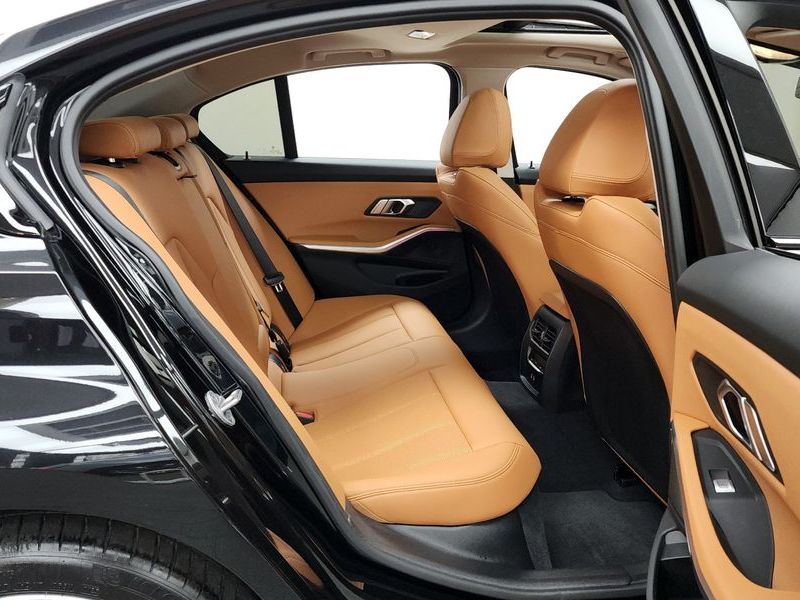 2025 BMW 3 Series 320i photo 12