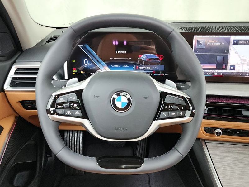 2025 BMW 3 Series 320i photo 13