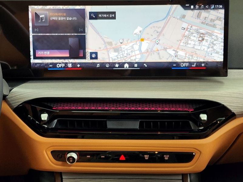 2025 BMW 3 Series 320i photo 14