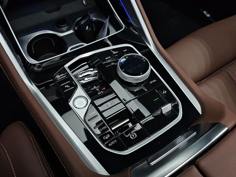 2026 BMW X6 xDrive40d M Sport Online Exclusive photo 9