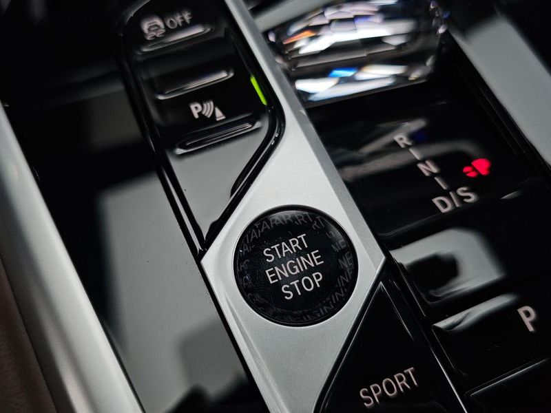 2026 BMW X6 xDrive40d M Sport Online Exclusive photo 27