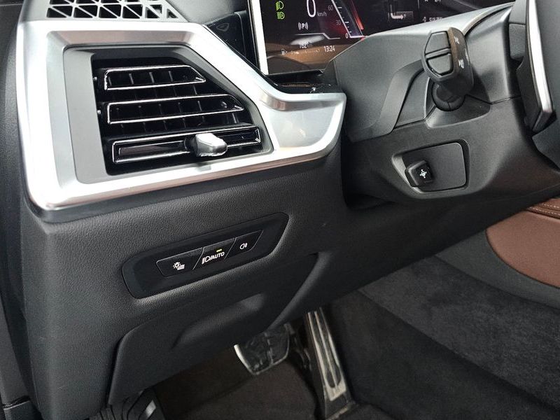 2026 BMW X6 xDrive40d M Sport Online Exclusive photo 29