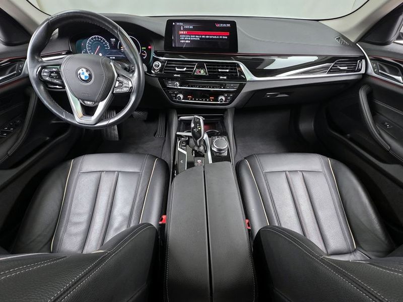 2019 BMW 5 Series 520i Luxury photo 7