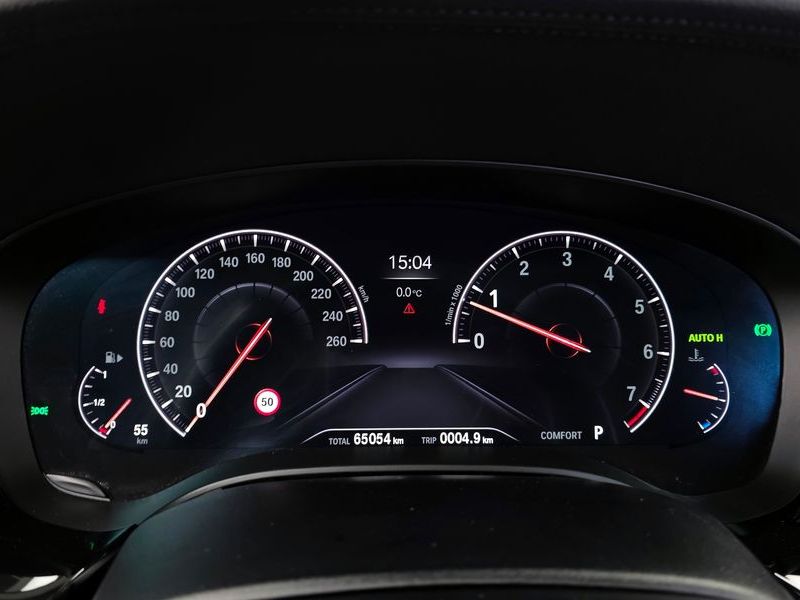 2019 BMW 5 Series 520i Luxury photo 8
