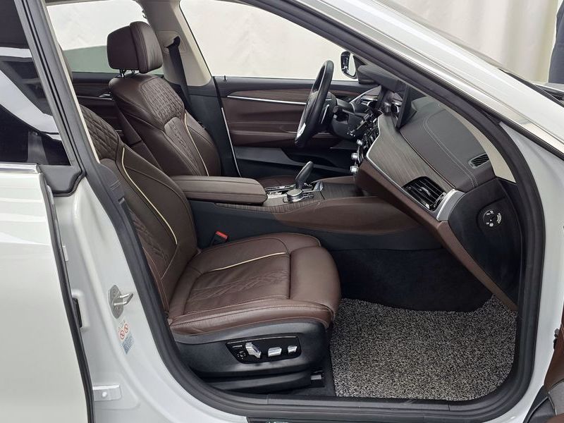 2022 BMW 6 Series 630i xDrive Luxury photo 11