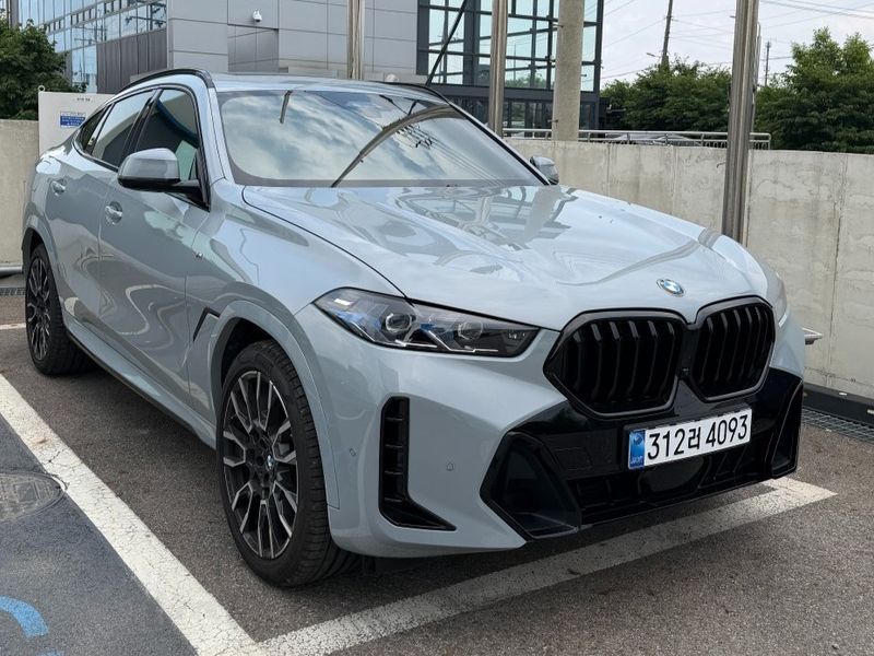 2026 BMW X6 xDrive40i M Sport photo 1