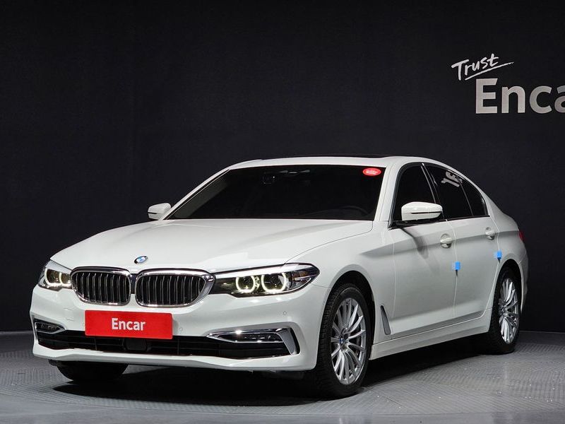 2020 BMW 5 Series 520i Luxury photo 1