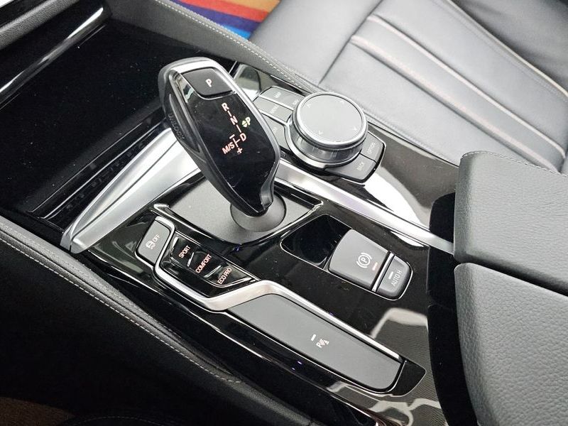 2020 BMW 5 Series 520i Luxury photo 9