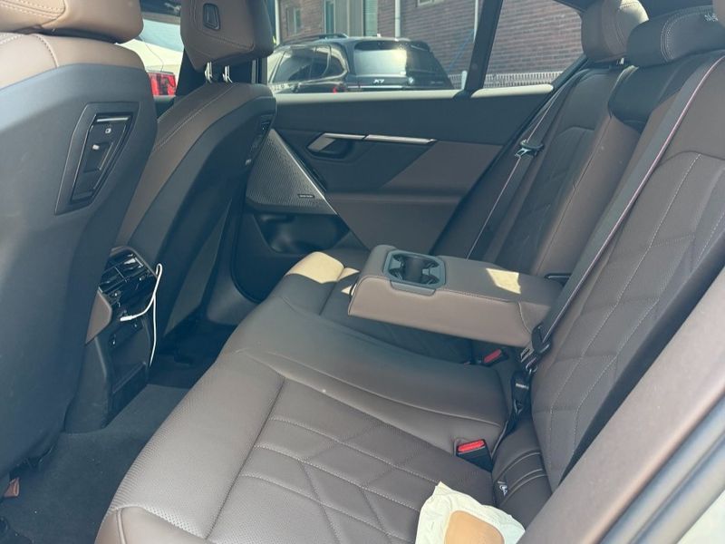 2026 BMW 5 Series 520i Special Edition photo 8