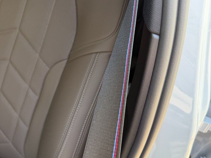 2026 BMW 5 Series 520i Special Edition photo 9