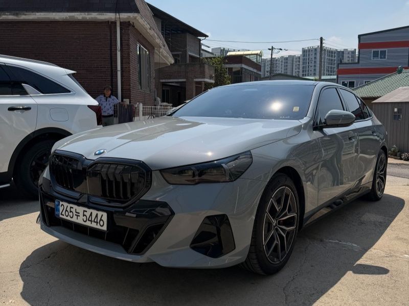 2026 BMW 5 Series 520i Special Edition photo 10