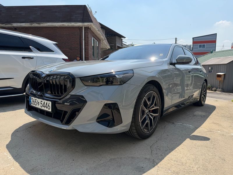 2026 BMW 5 Series 520i Special Edition photo 11