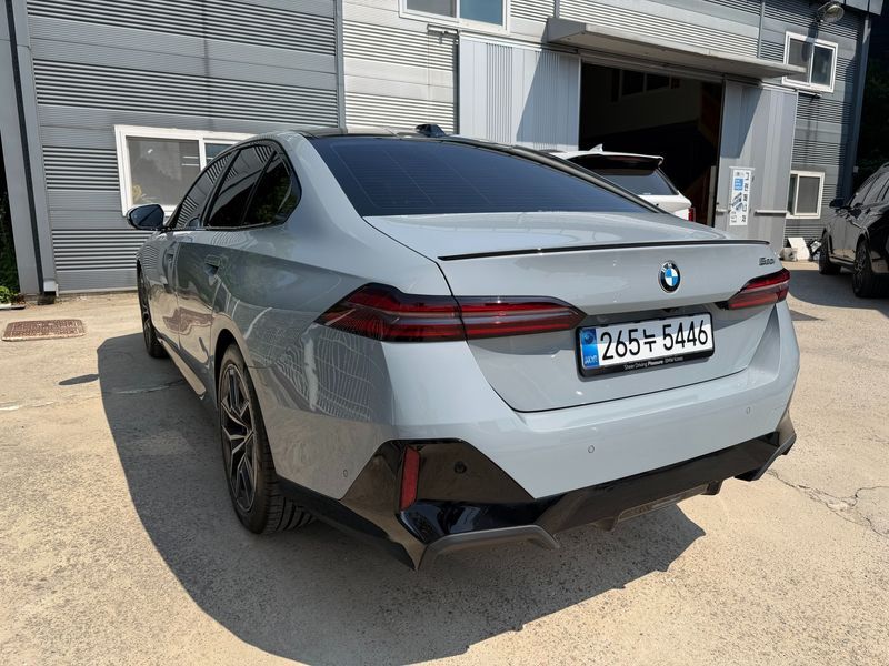 2026 BMW 5 Series 520i Special Edition photo 12