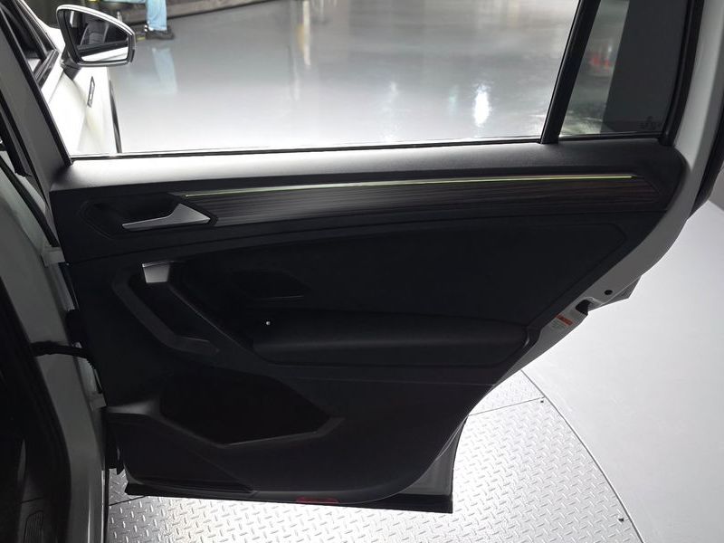 2022 Volkswagen Tiguan 2.0 TSI Prestige photo 25