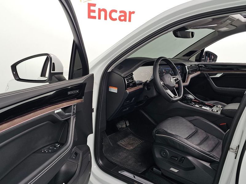 2024 Volkswagen Touareg 3.0 TDI Prestige photo 10