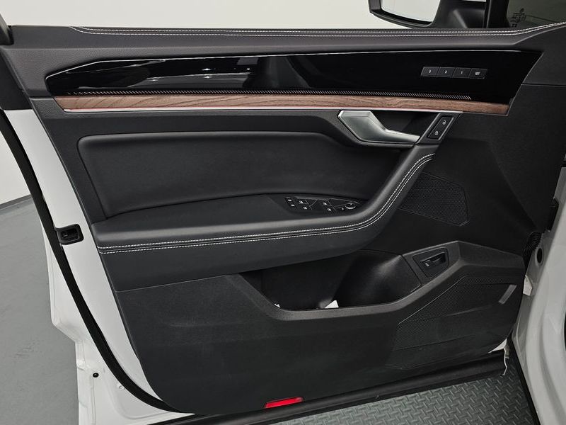 2024 Volkswagen Touareg 3.0 TDI Prestige photo 24