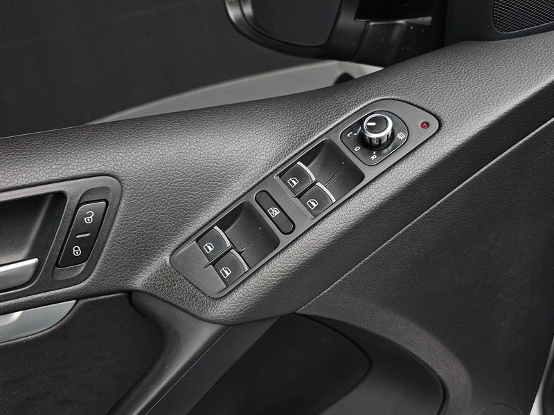 2015 Volkswagen Tiguan 2.0 TDI R-Line 5N photo 17