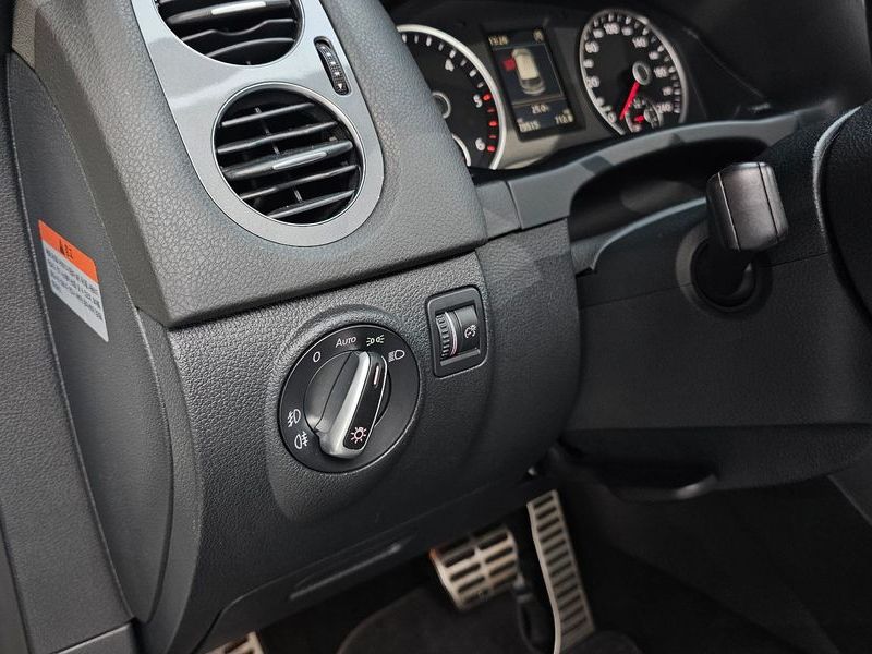 2015 Volkswagen Tiguan 2.0 TDI R-Line 5N photo 18