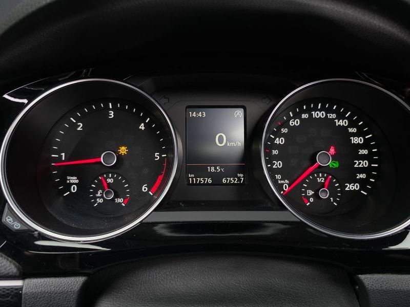 2015 Volkswagen Jetta 2.0 TDI BlueMotion Premium 6th photo 8