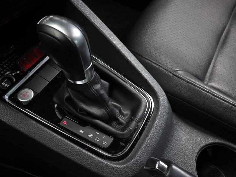 2015 Volkswagen Jetta 2.0 TDI BlueMotion Premium 6th photo 9