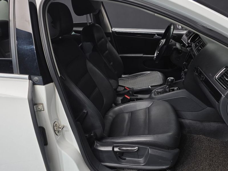 2015 Volkswagen Jetta 2.0 TDI BlueMotion Premium 6th photo 11