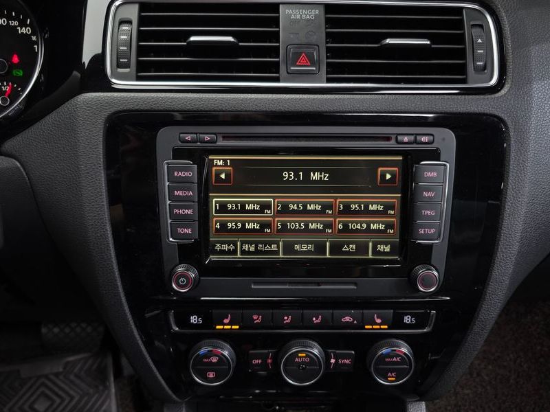 2015 Volkswagen Jetta 2.0 TDI BlueMotion Premium 6th photo 14