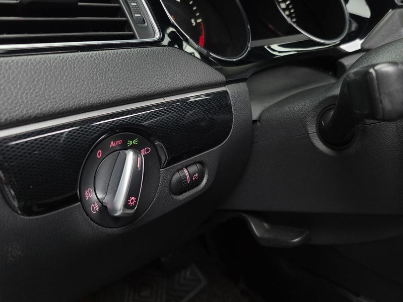 2015 Volkswagen Jetta 2.0 TDI BlueMotion Premium 6th photo 18