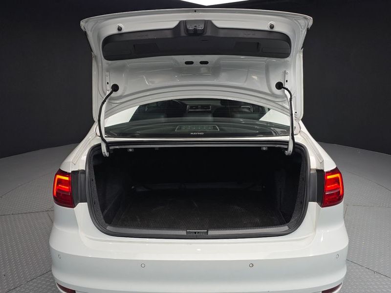 2015 Volkswagen Jetta 2.0 TDI BlueMotion Premium 6th photo 20