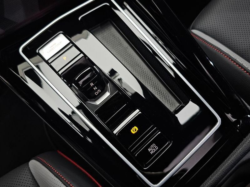 2024 Volkswagen Golf 2.0 GTI photo 9